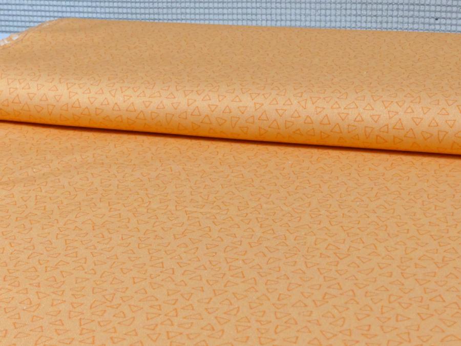 Preview: Falscher Uni Ton in Ton Dreiecke apricot orange Patchworkstoff Benartex Frogtastic
